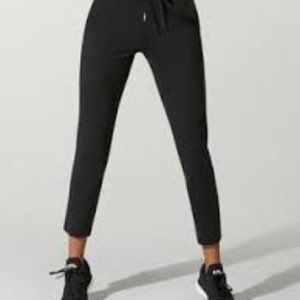 Lululemon On The Fly Pants size 6